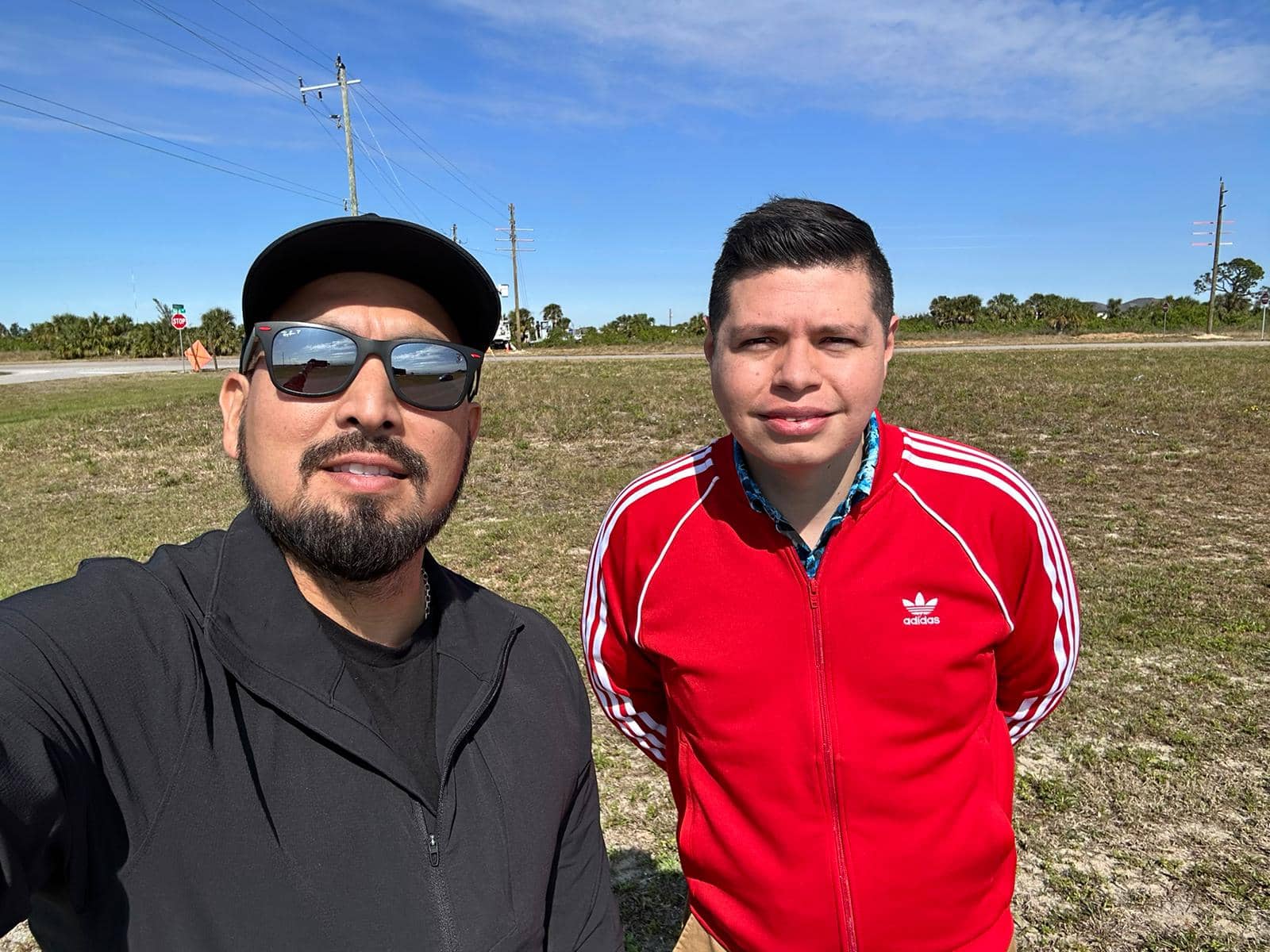 Inversionista con equipo First Land USA