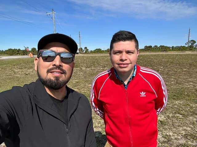 Inversionista con equipo First Land USA