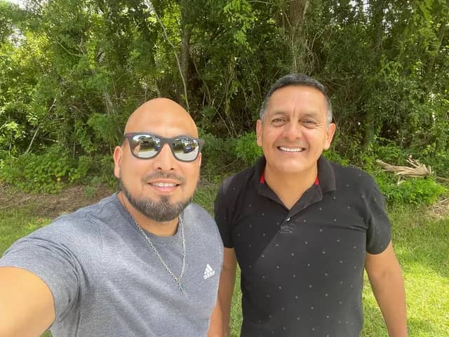 Inversionista con equipo First Land USA